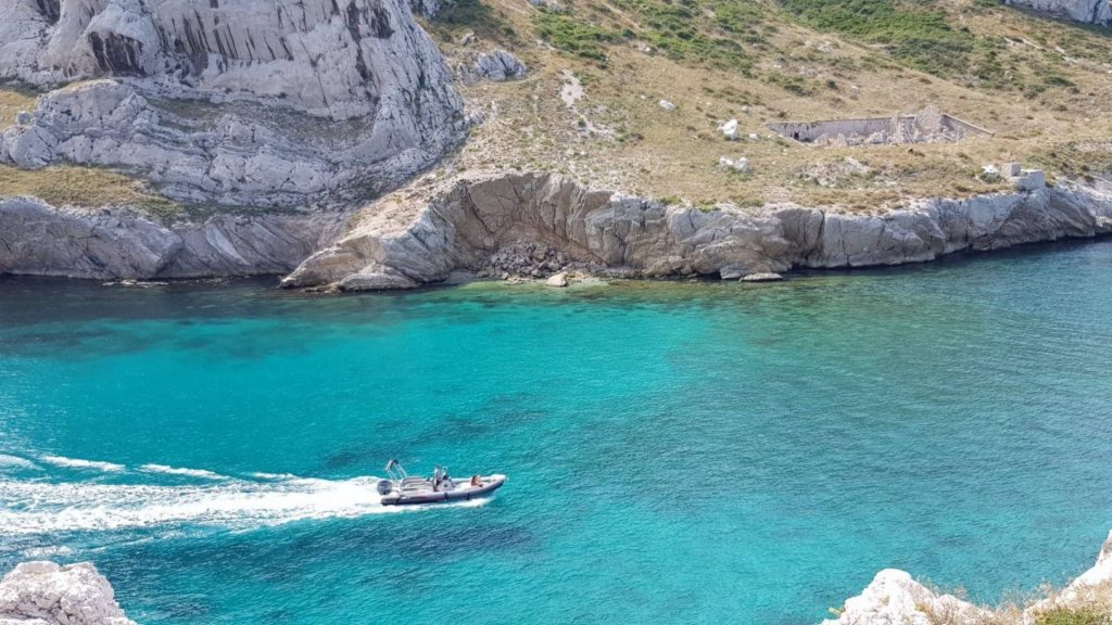 location de bateau marseille calanques